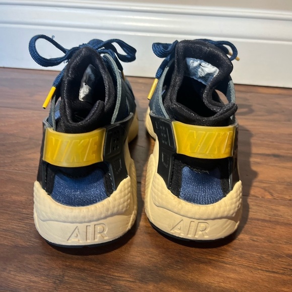 Nike Air Hurache Premium Armory Navy & University Gold Sneakers-Size 7.5 main image 7